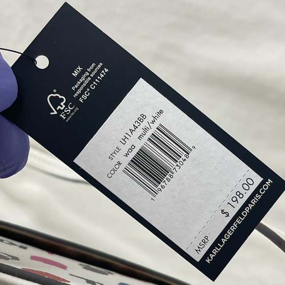 Karl Lagerfeld White Tote with heart accessory, NWT - Picture 15 of 15